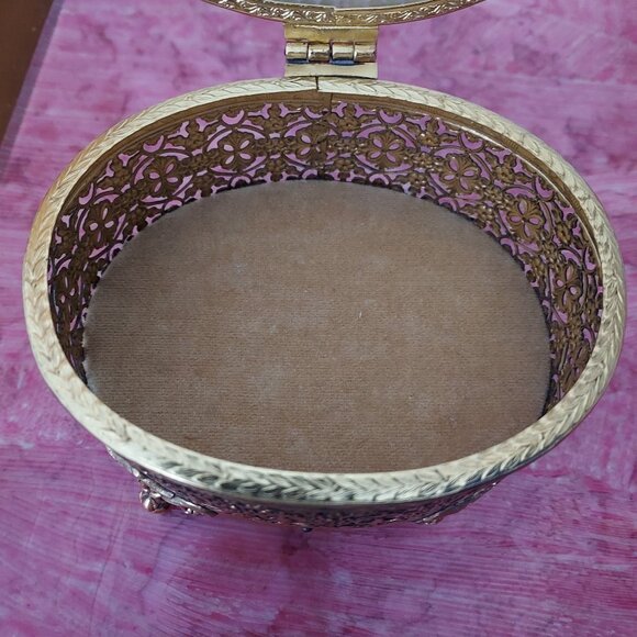 Vtg Oval Gold Tone Filigree Ormolu Footed Jewelry Box w/ Clear Glass Hinged Top - Picture 10 of 16